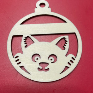 Kerstbal: kijkend katje